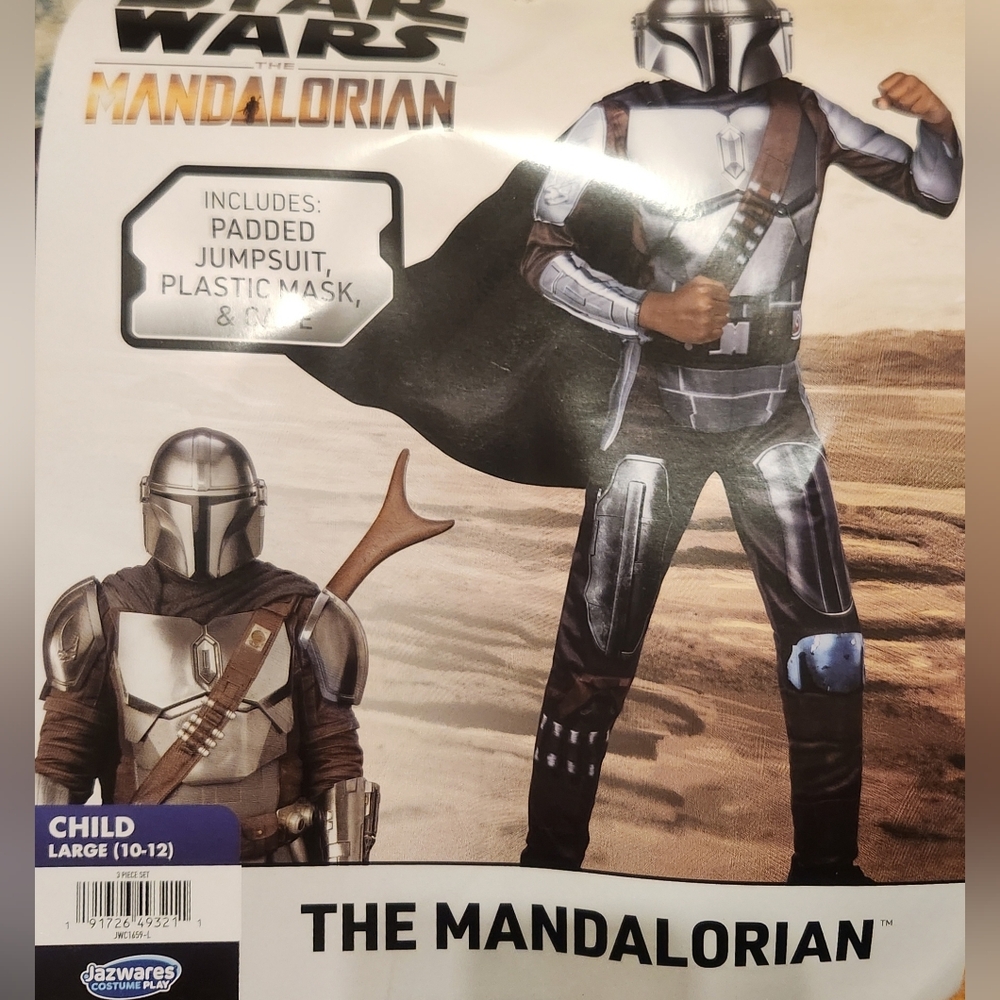 Star Wars Mandalorian Costume with Black and Silver Accents